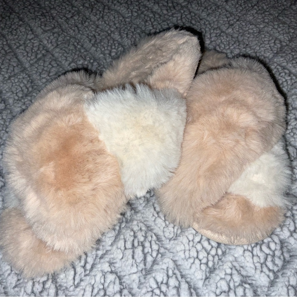 Idyllwind Faux Fur Slippers in Cream and Tan